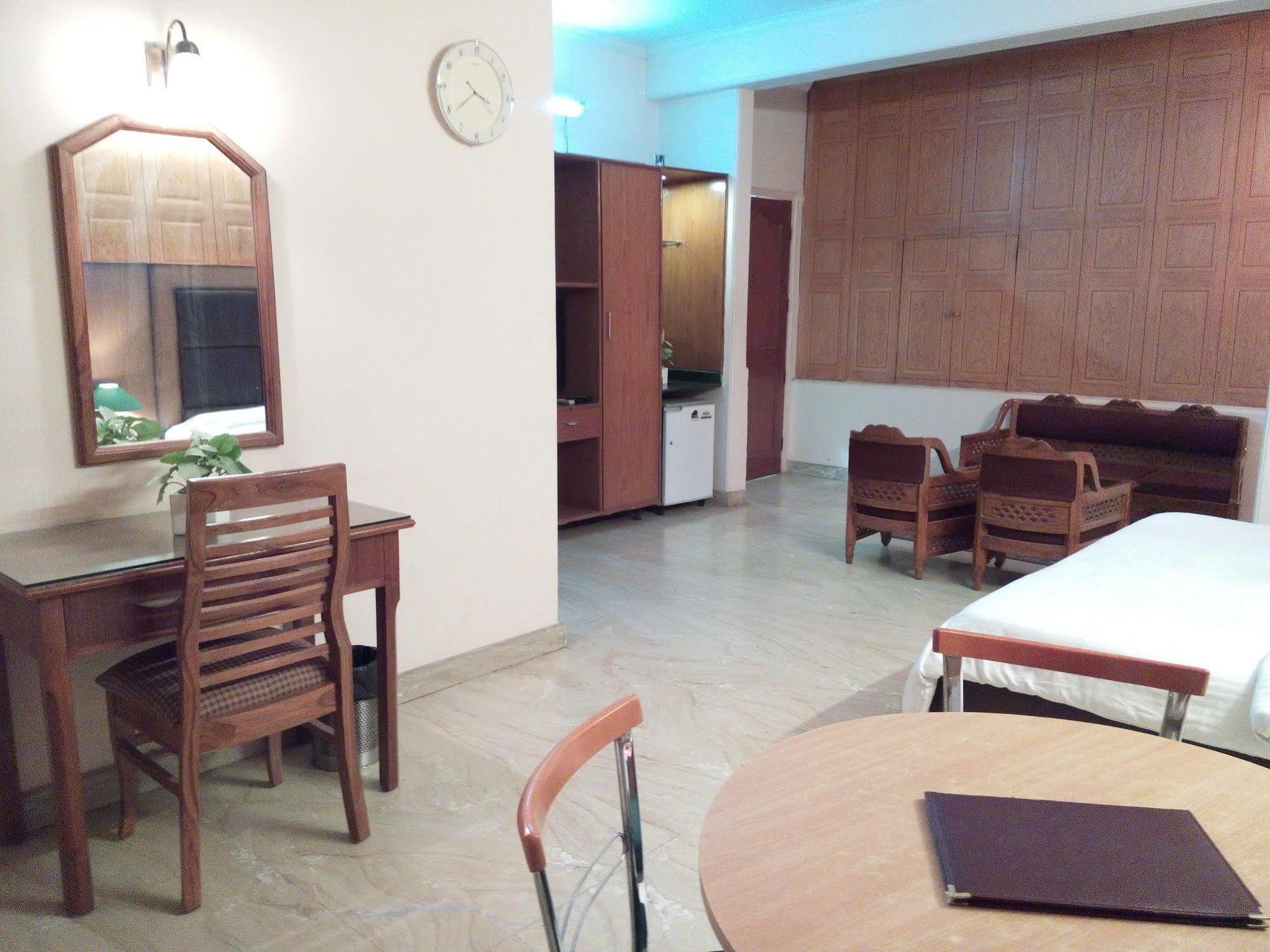 Hotel Queens Residency Gurgaon Exterior foto
